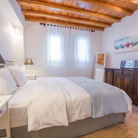 Psarou Heights Vila